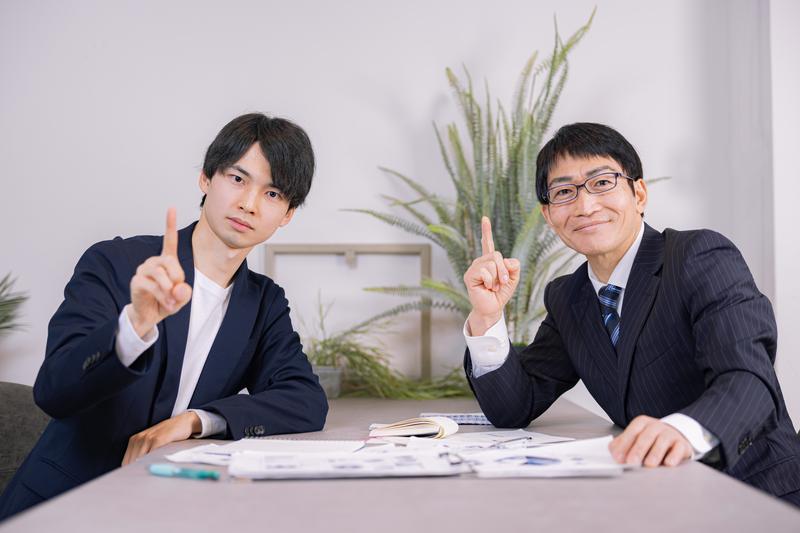 二人の社員の写真