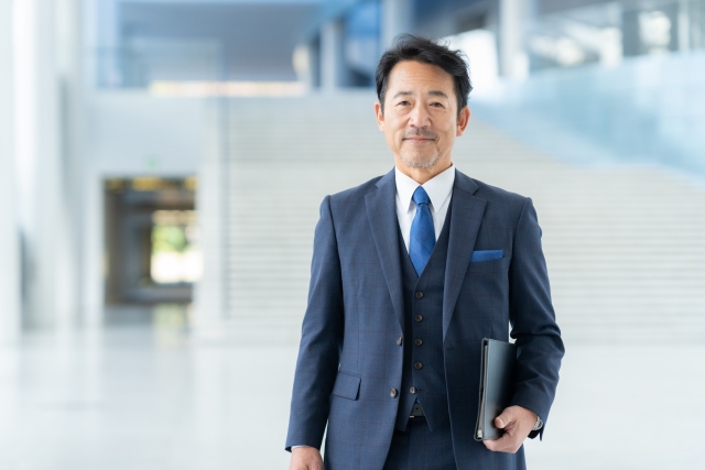 年配のビジネスマンの写真